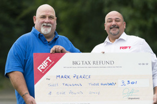 Ian wit Mark Pearce Thumbnail.jpg